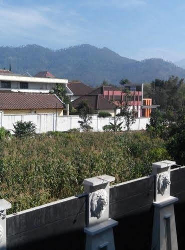 De Wahyu Hotel Batu  Exterior photo